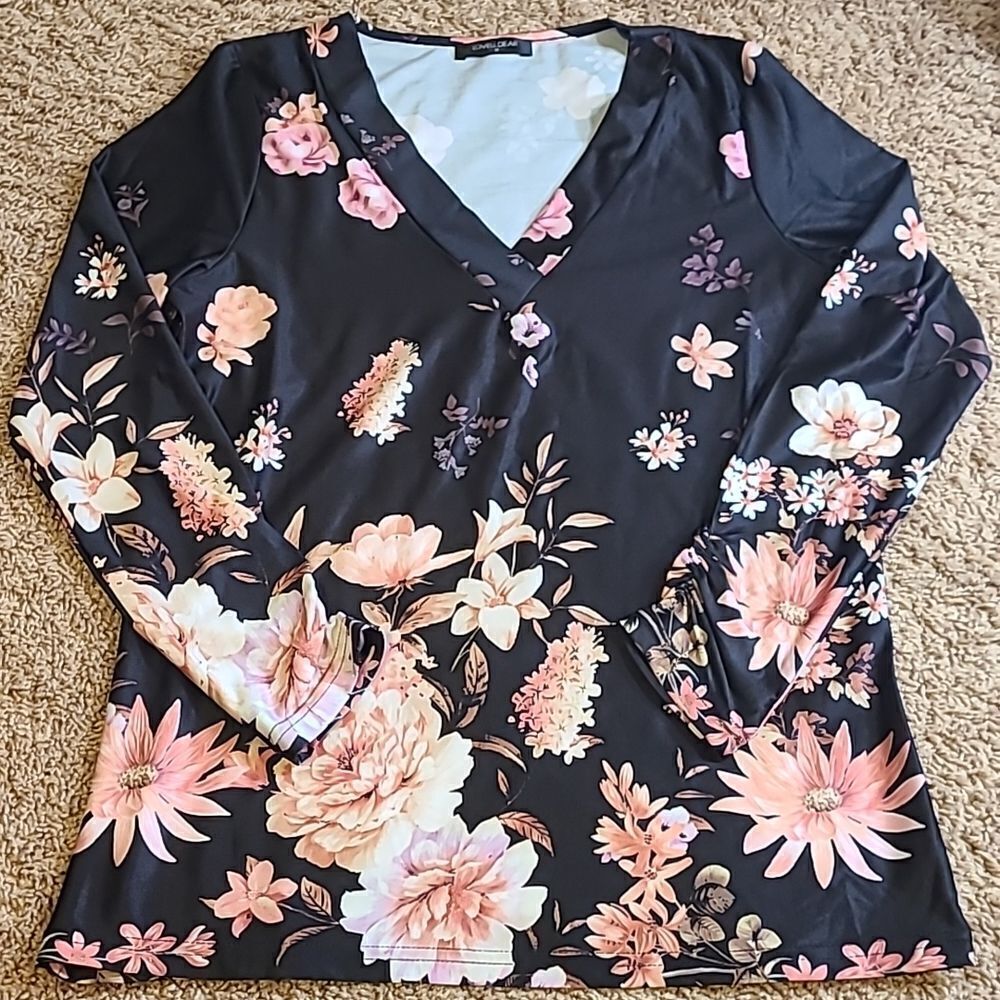 Love u Dear Floral Womens Top NWOT